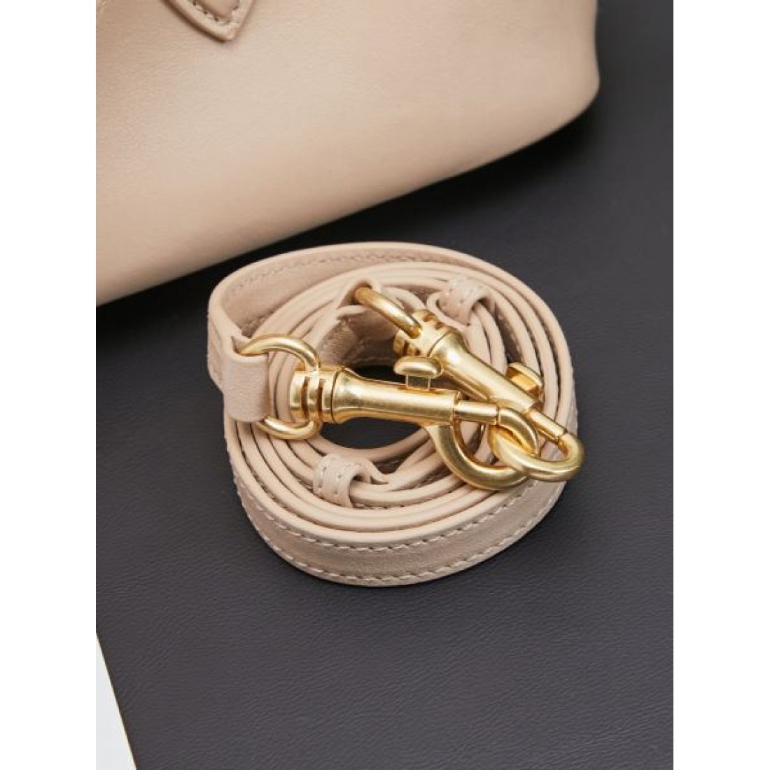 可愛い トレンド ミュウミュウ MIU MIU コピー トートバッグ 軽やか フェミニン