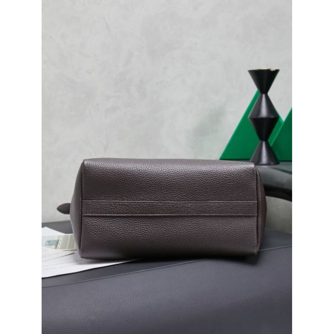 華やか コンパクト ミュウミュウ MIU MIU コピー トートバッグ コーデ映え 実用派