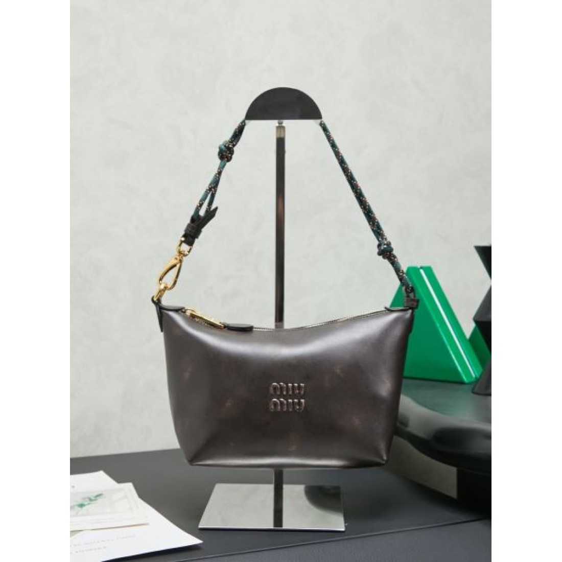 スタイリッシュ 柔らか印象 ミュウミュウ MIU...