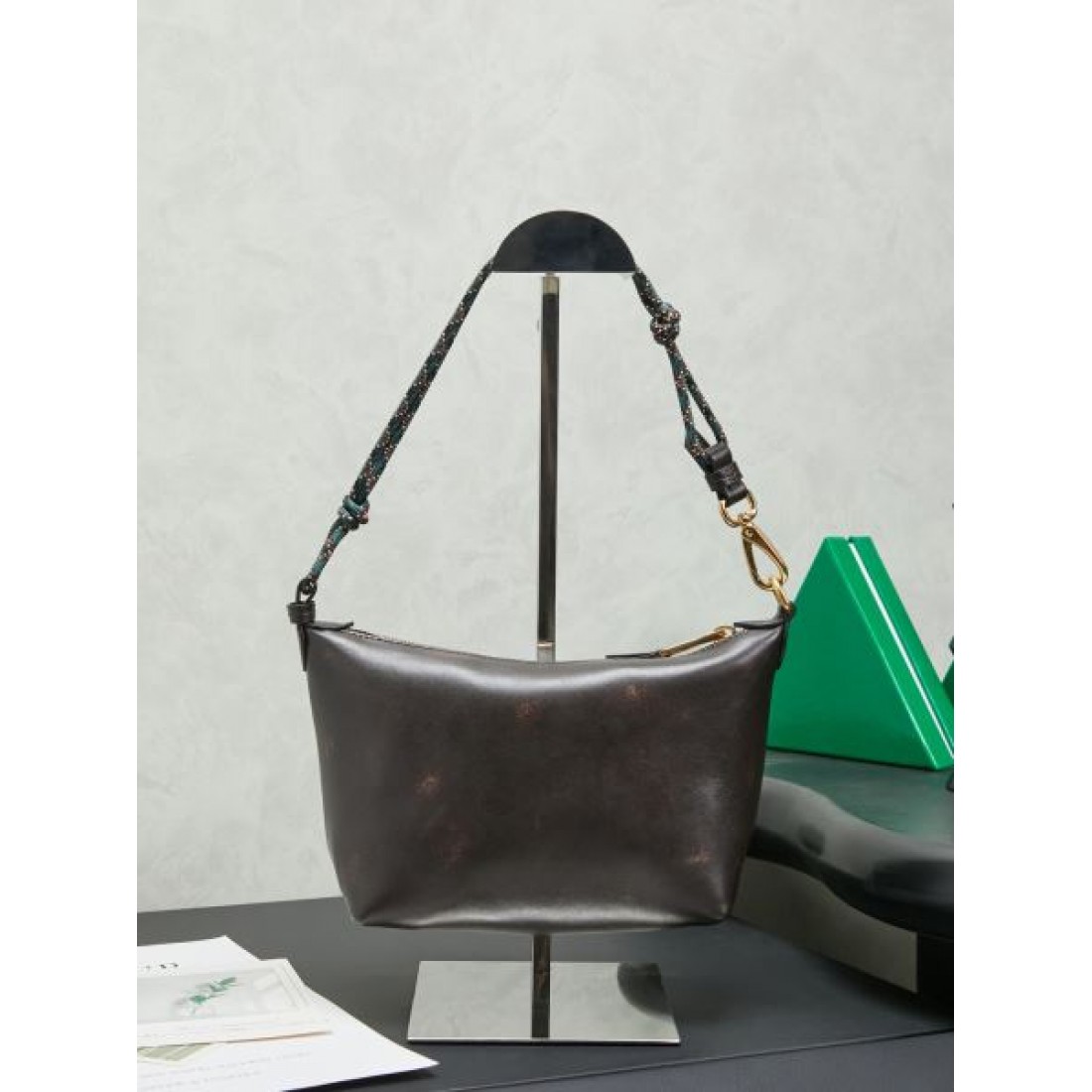 スタイリッシュ 柔らか印象 ミュウミュウ MIU MIU コピー トートバッグ デザイン性