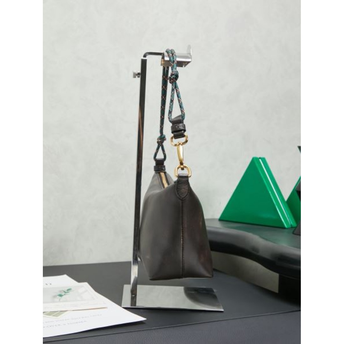 スタイリッシュ 柔らか印象 ミュウミュウ MIU MIU コピー トートバッグ デザイン性