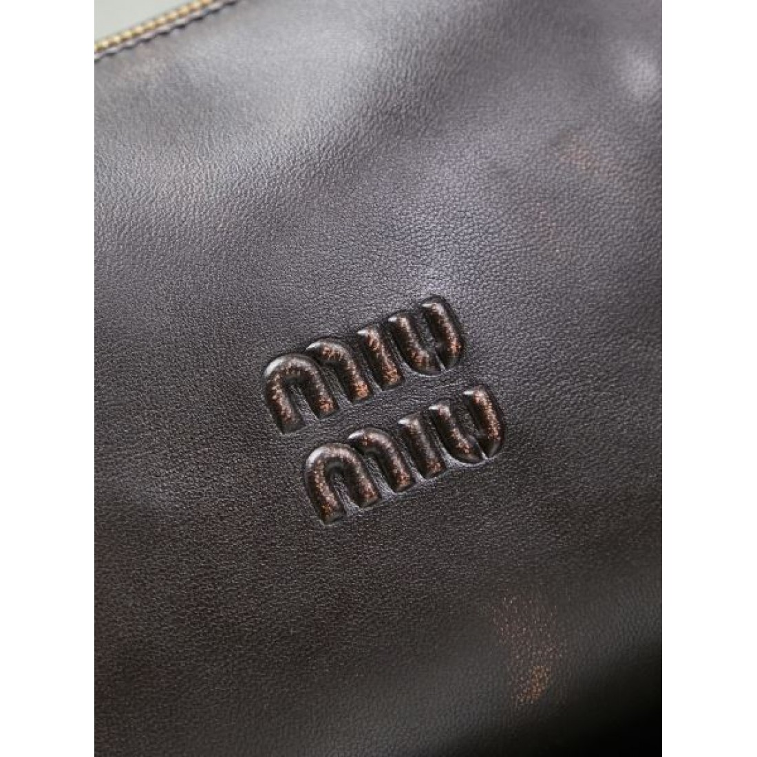 スタイリッシュ 柔らか印象 ミュウミュウ MIU MIU コピー トートバッグ デザイン性