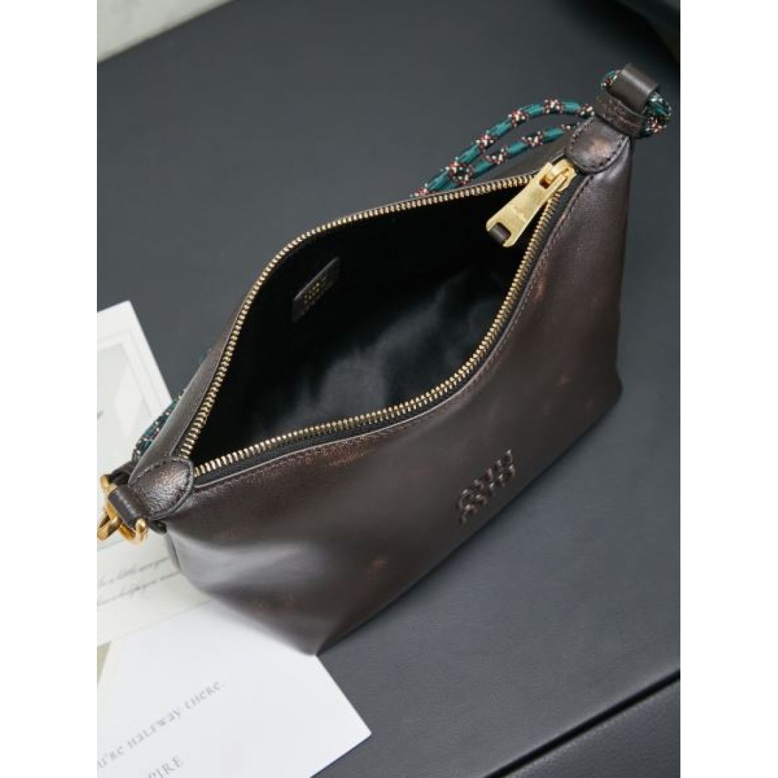 スタイリッシュ 柔らか印象 ミュウミュウ MIU MIU コピー トートバッグ デザイン性