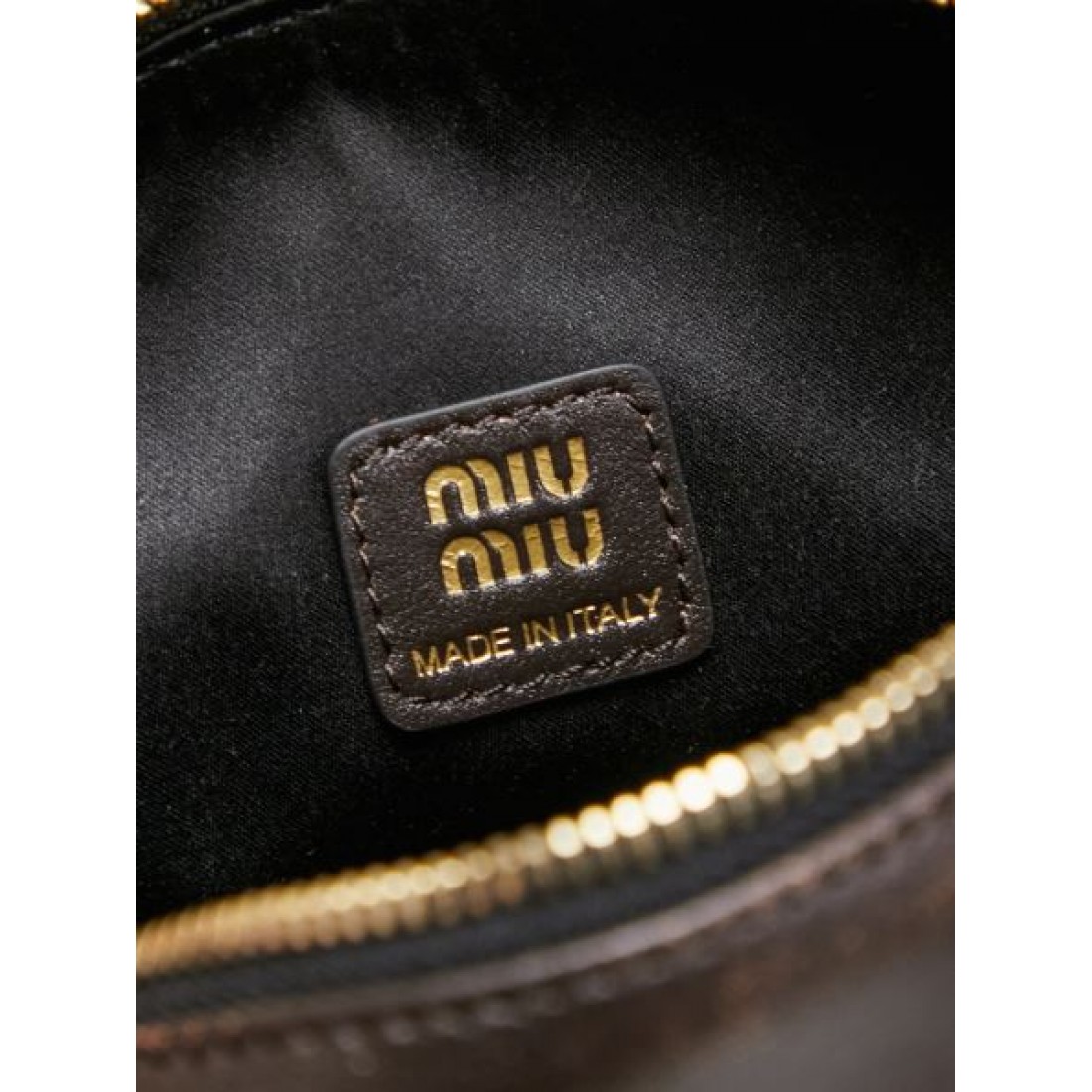 スタイリッシュ 柔らか印象 ミュウミュウ MIU MIU コピー トートバッグ デザイン性