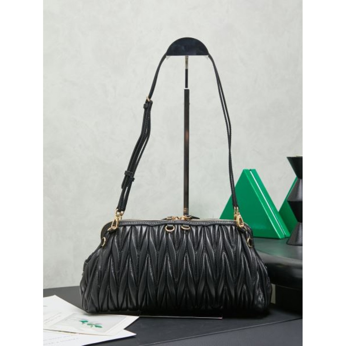 モード感 洗練デザイン ミュウミュウ MIU MIU コピー トートバッグ 機能的 完成度高