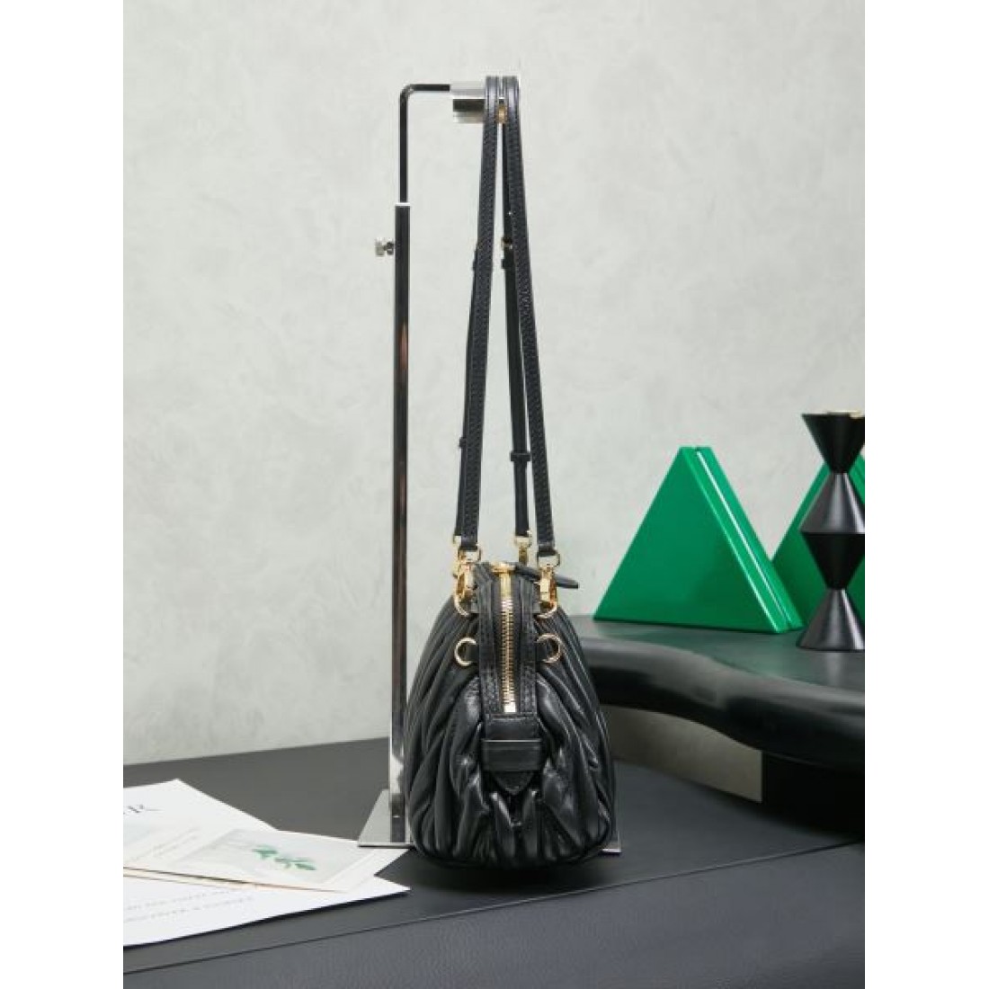 モード感 洗練デザイン ミュウミュウ MIU MIU コピー トートバッグ 機能的 完成度高