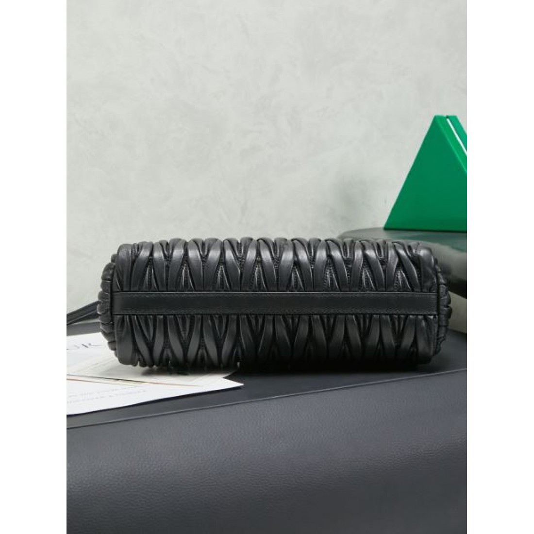 モード感 洗練デザイン ミュウミュウ MIU MIU コピー トートバッグ 機能的 完成度高