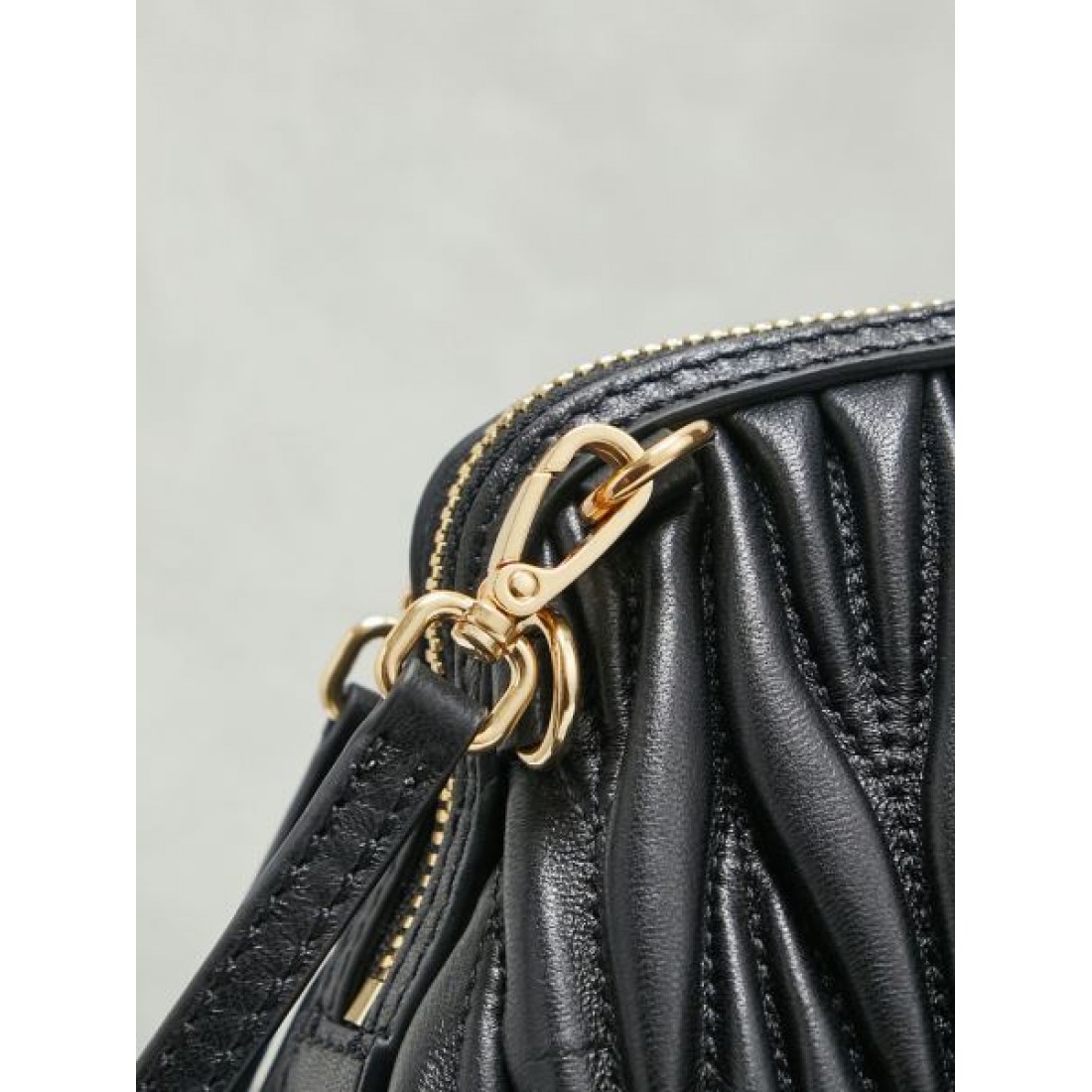 モード感 洗練デザイン ミュウミュウ MIU MIU コピー トートバッグ 機能的 完成度高