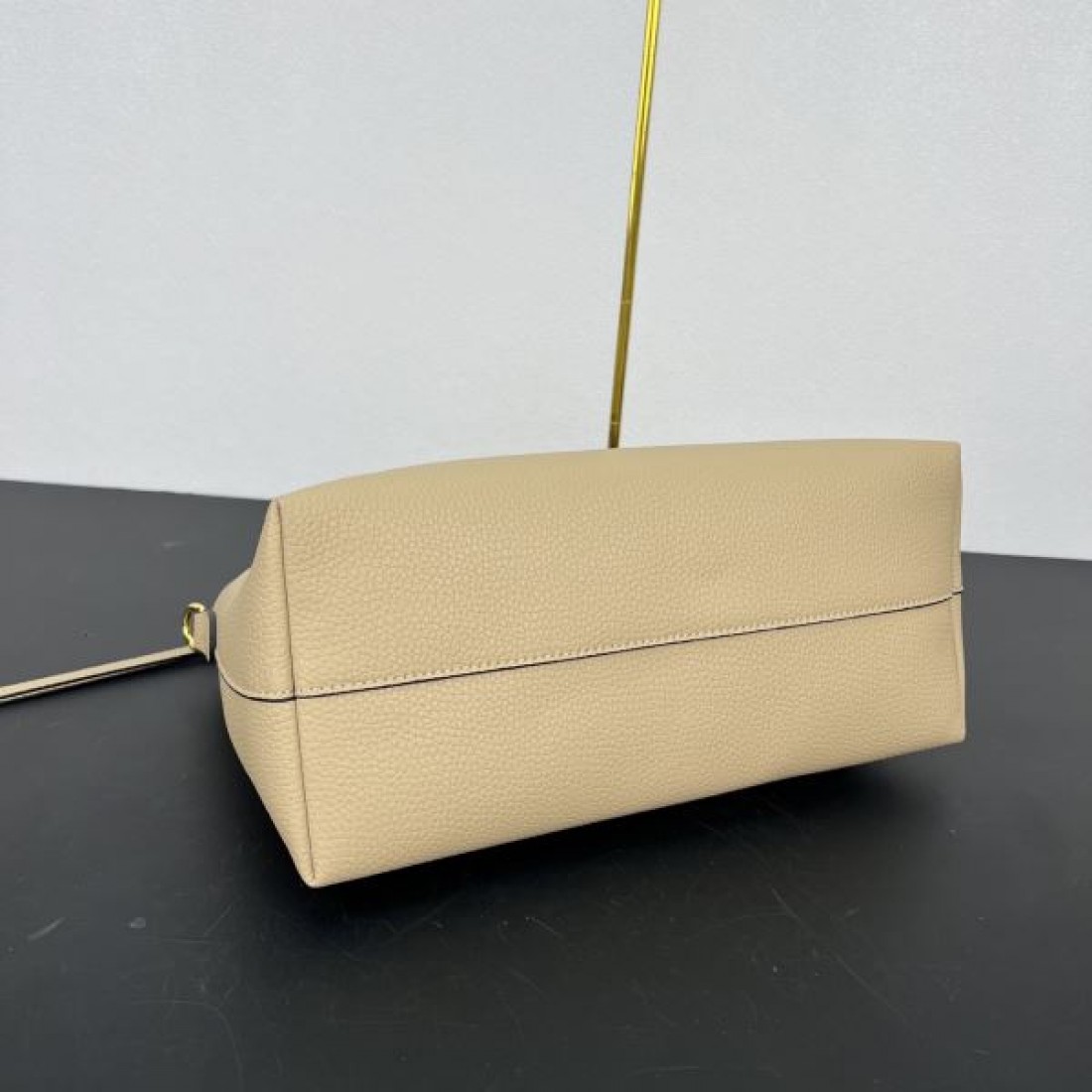 洗練された 都会派 プラダ PRADA コピー トートバッグ 上質素材 高評価