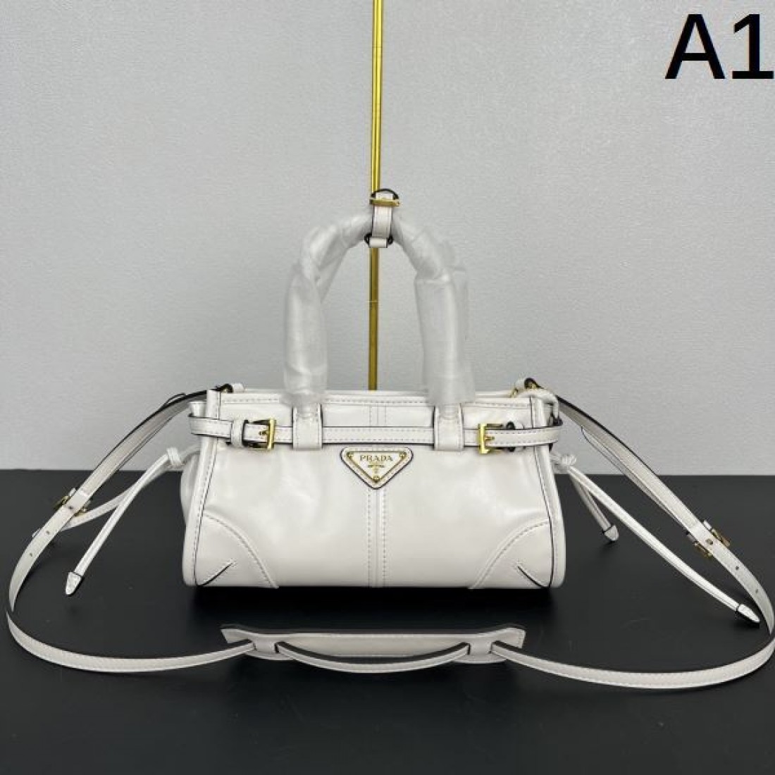 ミニマル志向 軽快仕様 プラダ PRADA コピ...