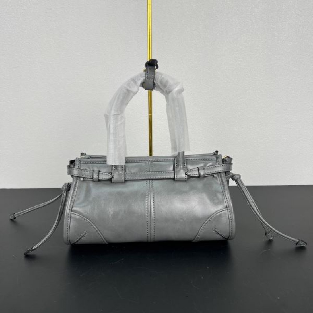 ミニマル志向 軽快仕様 プラダ PRADA コピー トートバッグ 持ち心地良好 