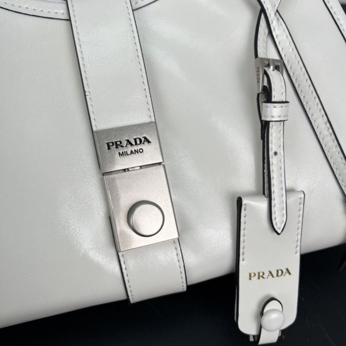 高級路線 落ち着き感 プラダ PRADA コピー トートバッグ 耐久重視 日常対応