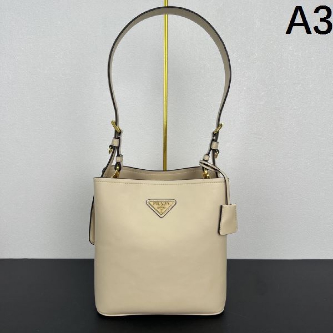 モード系 完成度高 プラダ PRADA コピー トートバッグ 型崩れ防止 長期使用