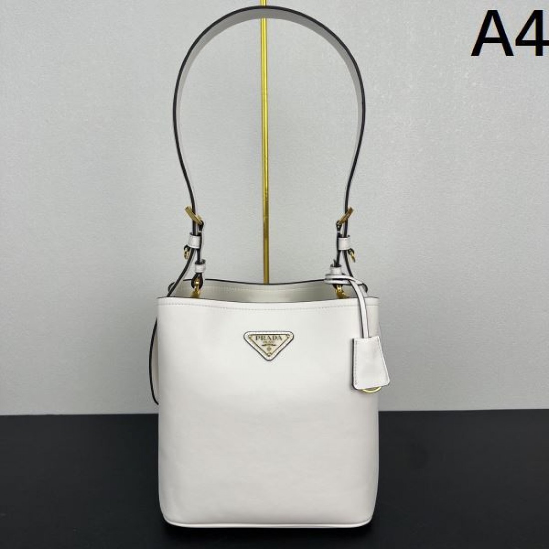 モード系 完成度高 プラダ PRADA コピー トートバッグ 型崩れ防止 長期使用