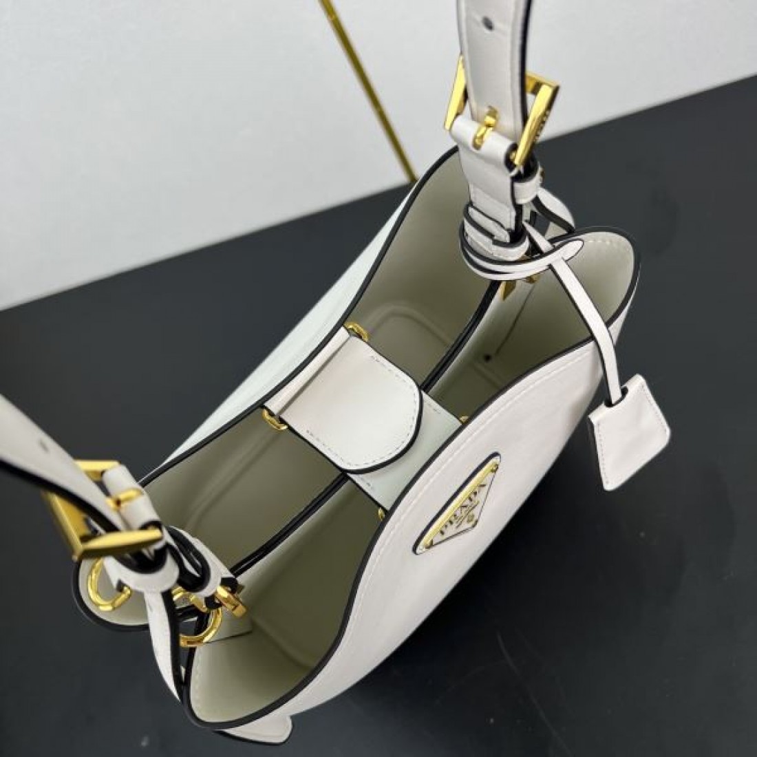 モード系 完成度高 プラダ PRADA コピー トートバッグ 型崩れ防止 長期使用