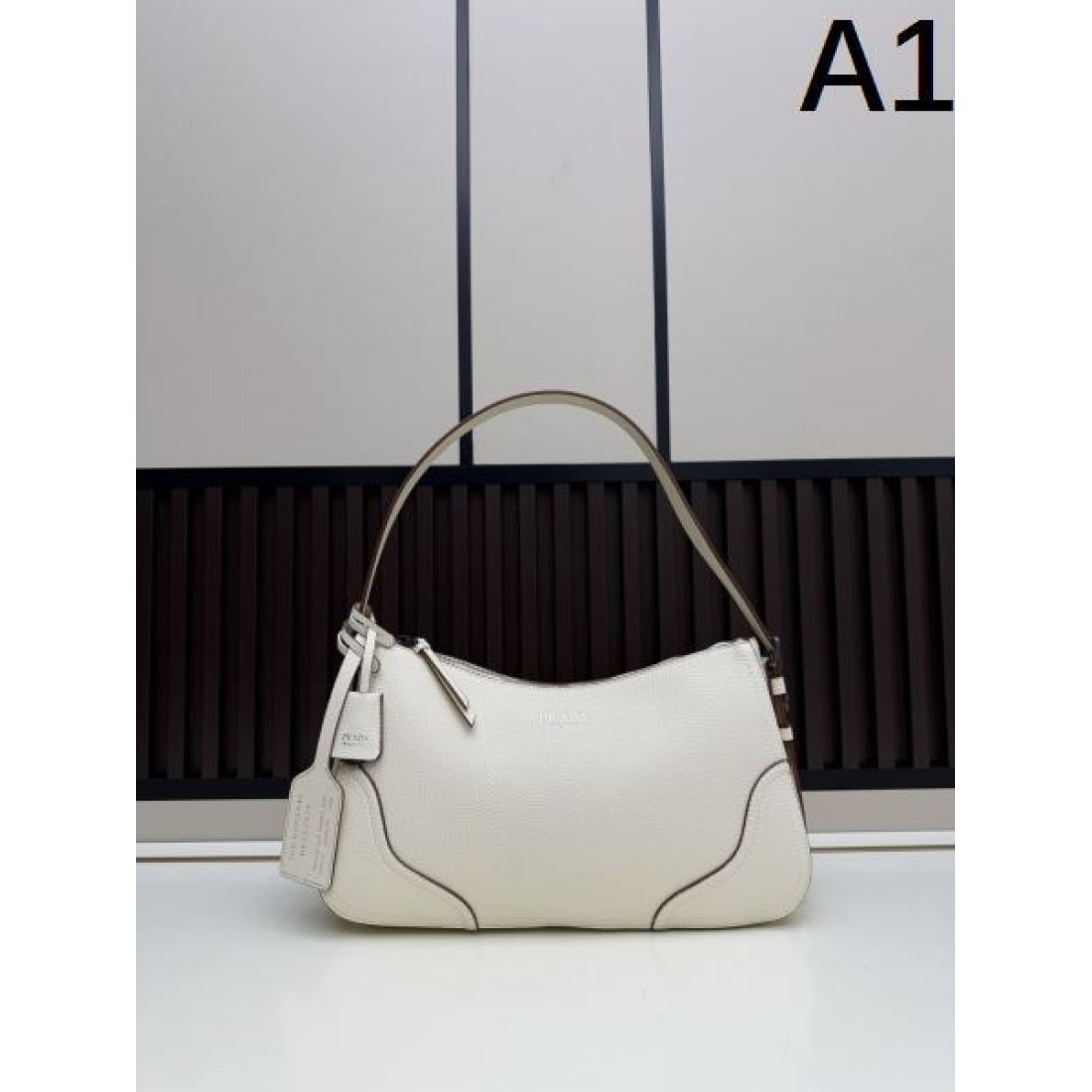 通勤向き 実践派 プラダ PRADA コピー ト...