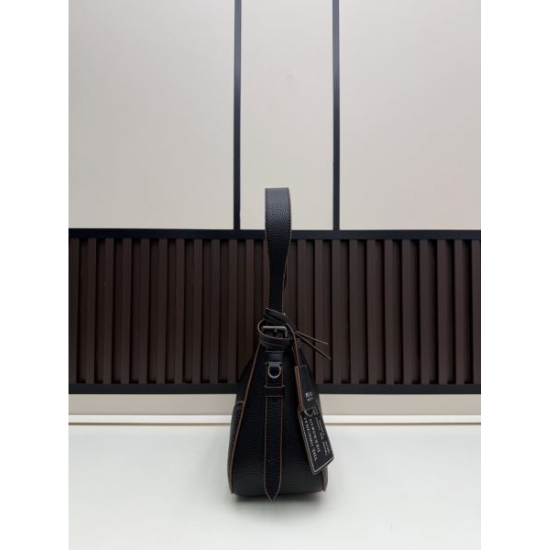 通勤向き 実践派 プラダ PRADA コピー トートバッグ 機能優先 バランス良好