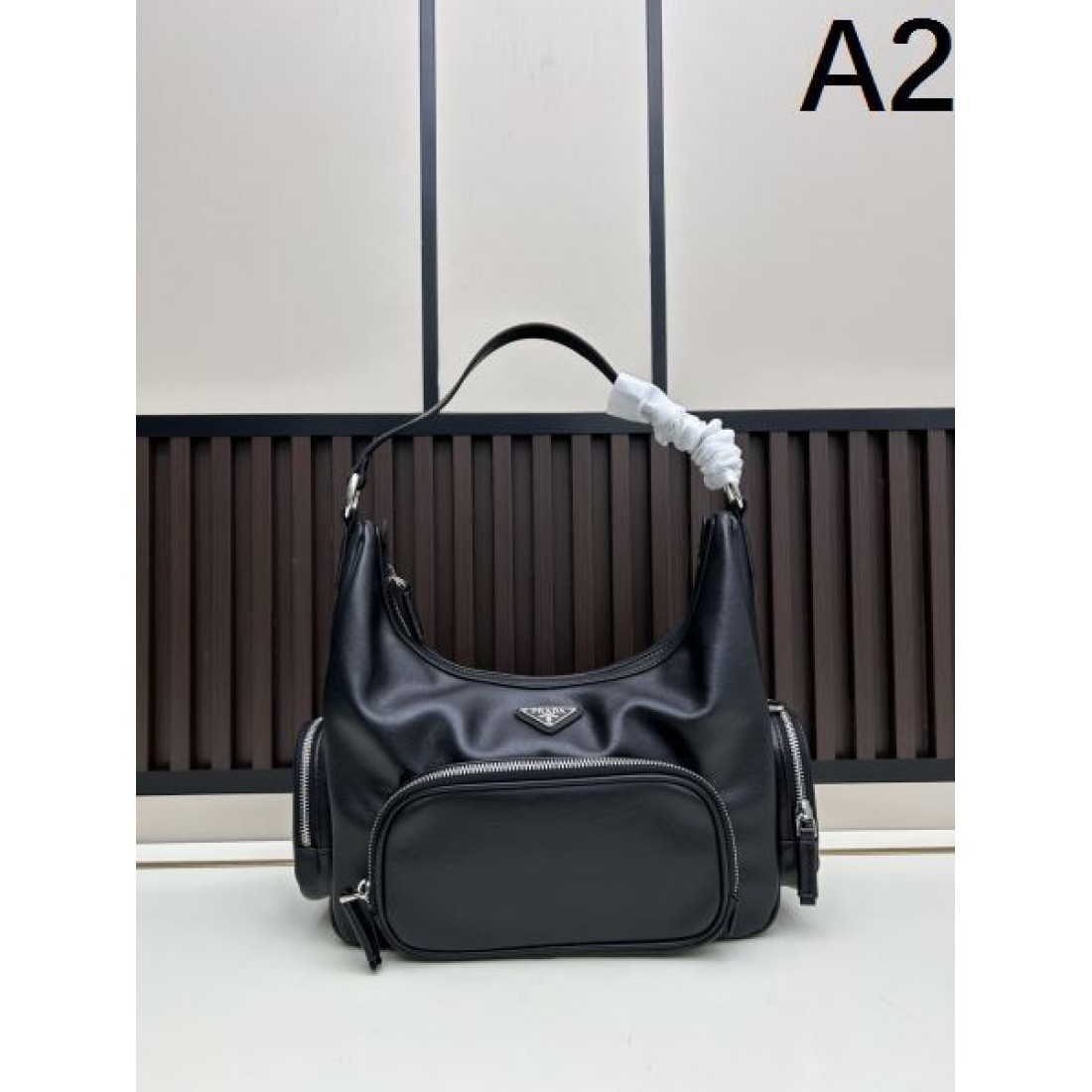 大人仕様 控えめ主張 プラダ PRADA コピー トートバッグ デザイン洗練 