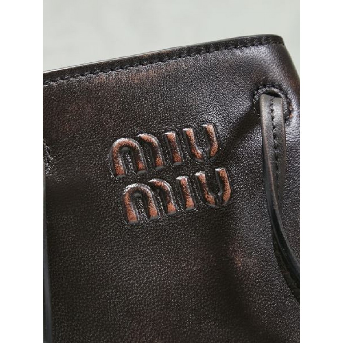 柔らか印象 フェミニン ミュウミュウ MIU MIU コピー バックパック 軽量設計 使い勝手良好