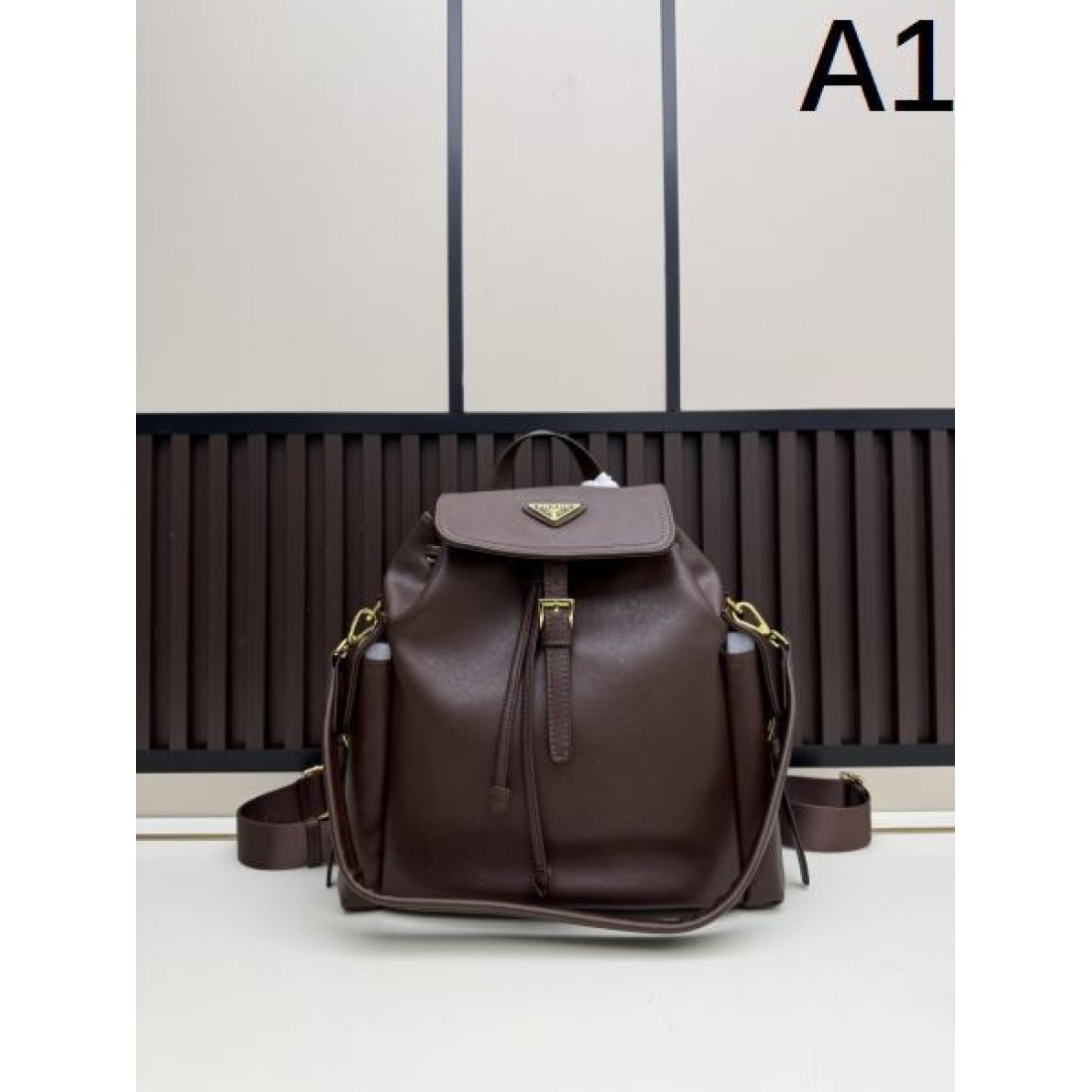 高機能型 シャープ印象 プラダ PRADA コピ...