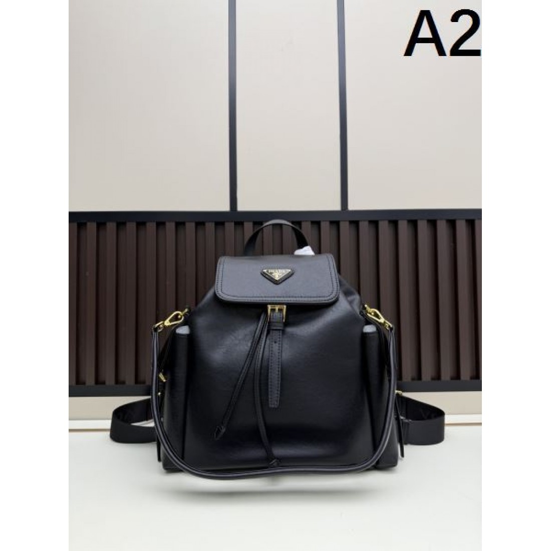 高機能型 シャープ印象 プラダ PRADA コピー バックパック 品質重視 洗練構造