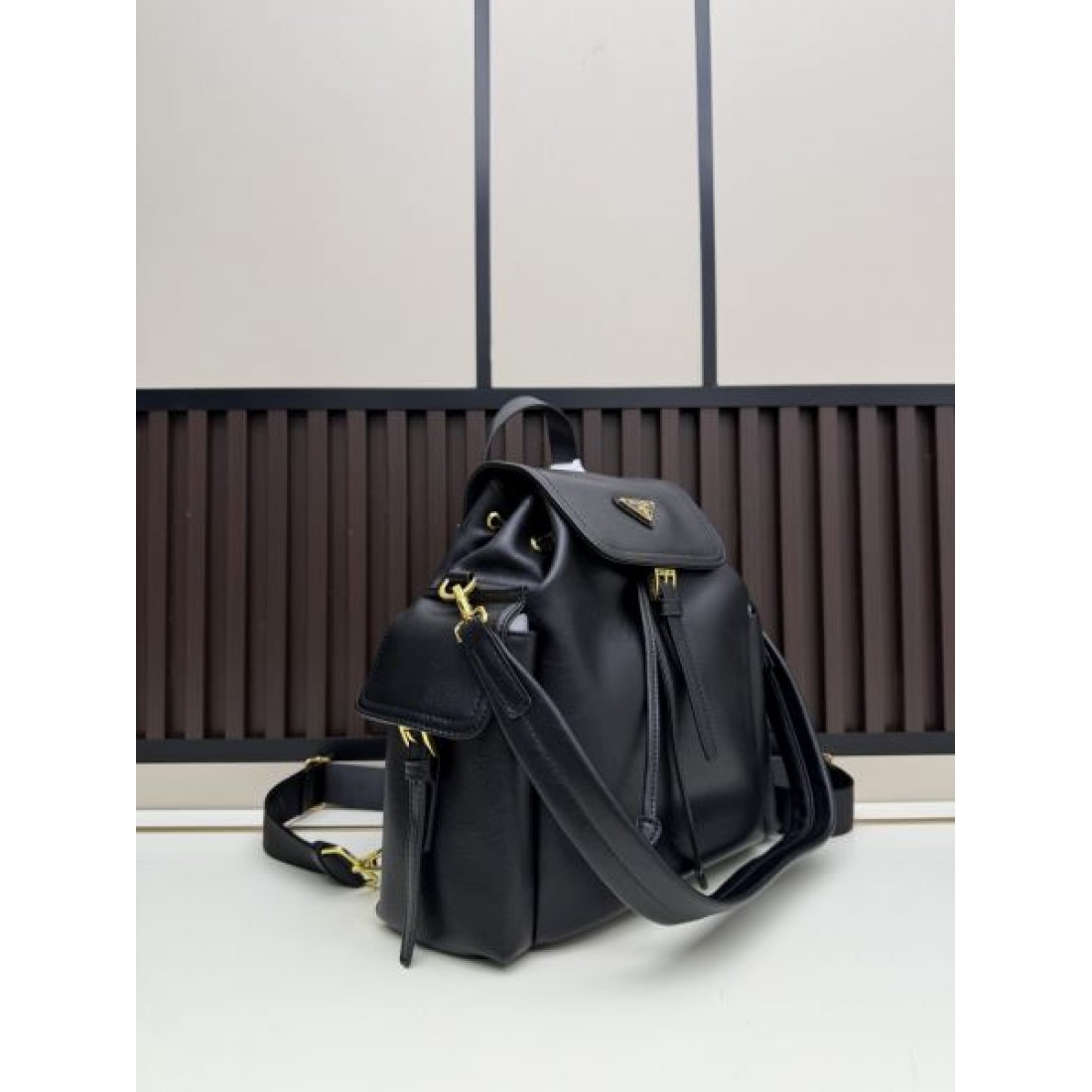 高機能型 シャープ印象 プラダ PRADA コピー バックパック 品質重視 洗練構造