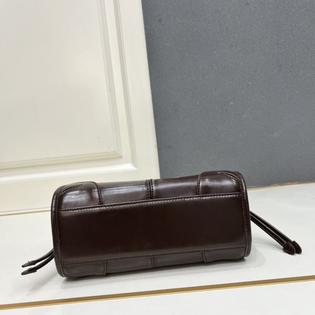 洗練 シンプル プラダ PRADA スーパーコピー トートバッグ 軽量設計 実用的