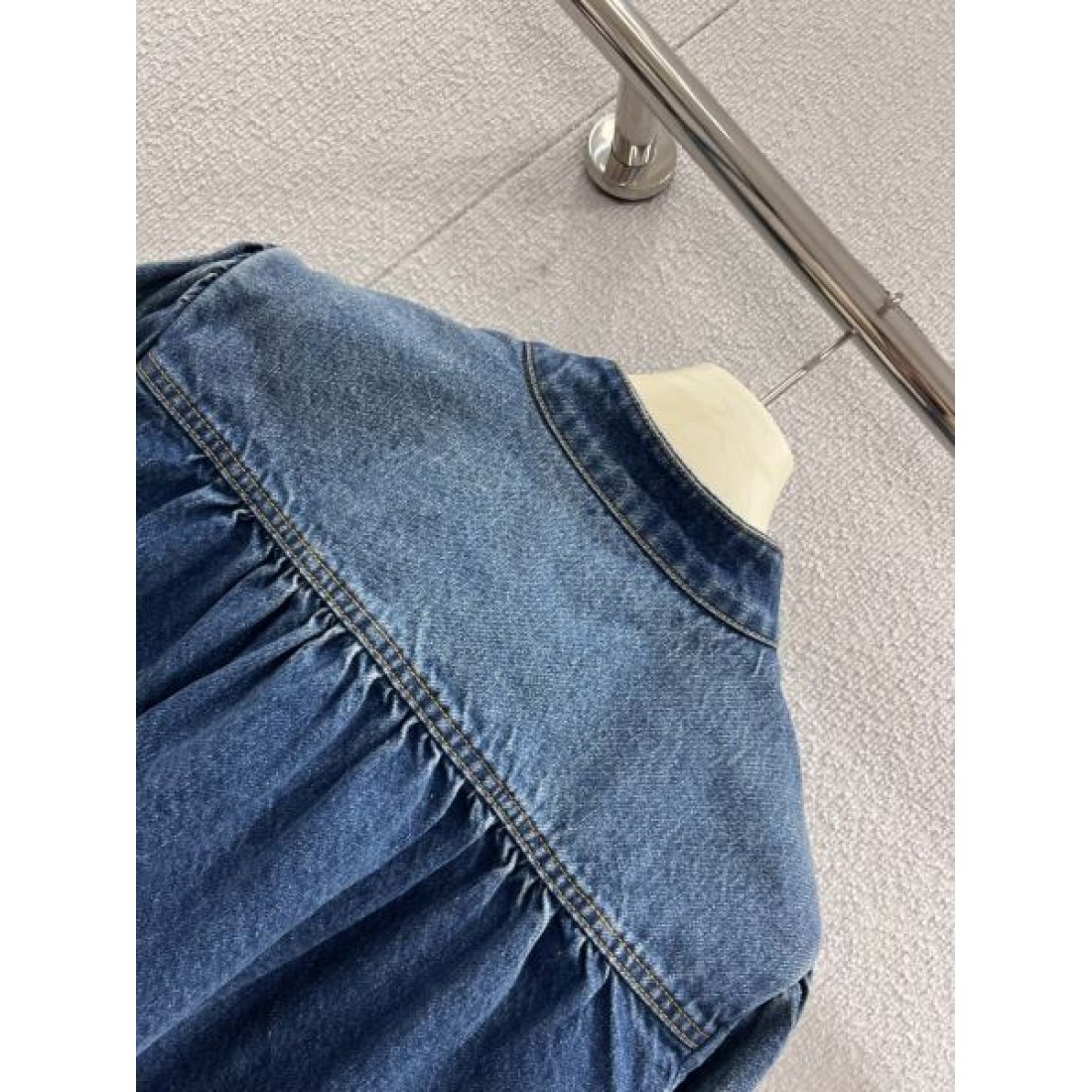 ナチュラル 上品 CHLOE クロエ コピー デニムジャケット 軽やか 大人可愛い