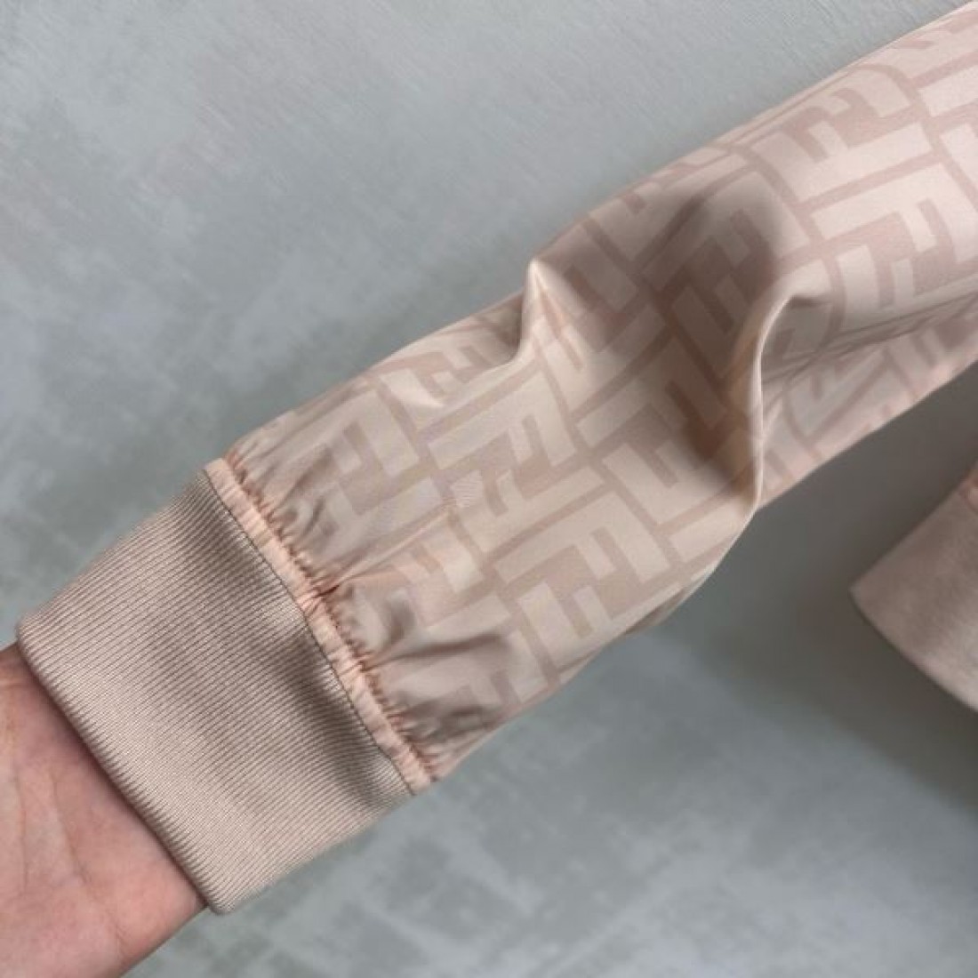 高級感 上質 FENDI フェンディ コピー ジャケット 洗練 大人っぽい