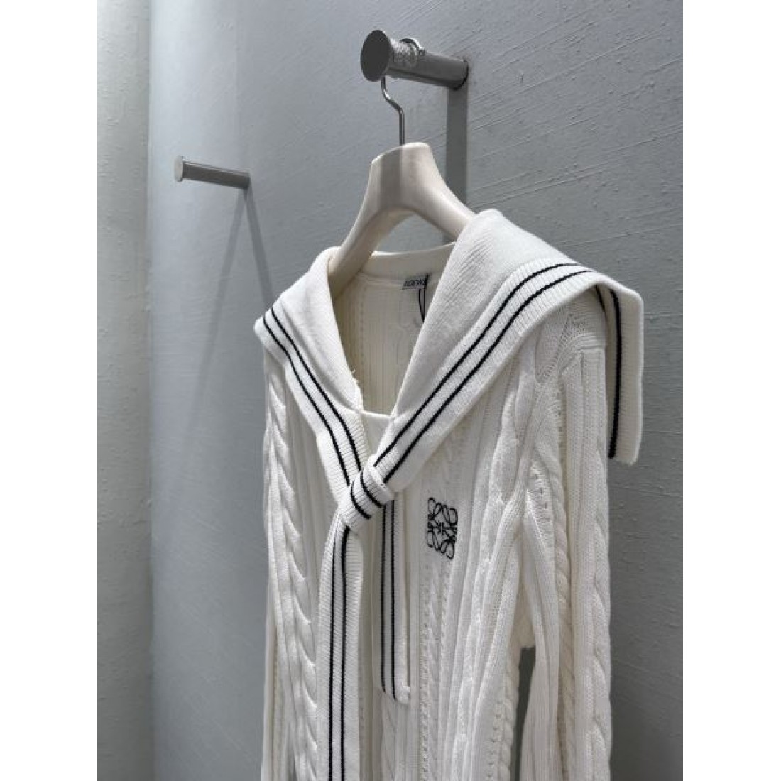 柔らか 上質 LOEWE ロエベ コピー ニットカーディガン 軽やか 着心地良い