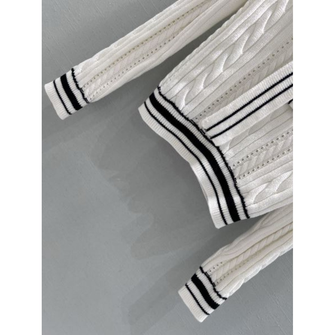 柔らか 上質 LOEWE ロエベ コピー ニットカーディガン 軽やか 着心地良い