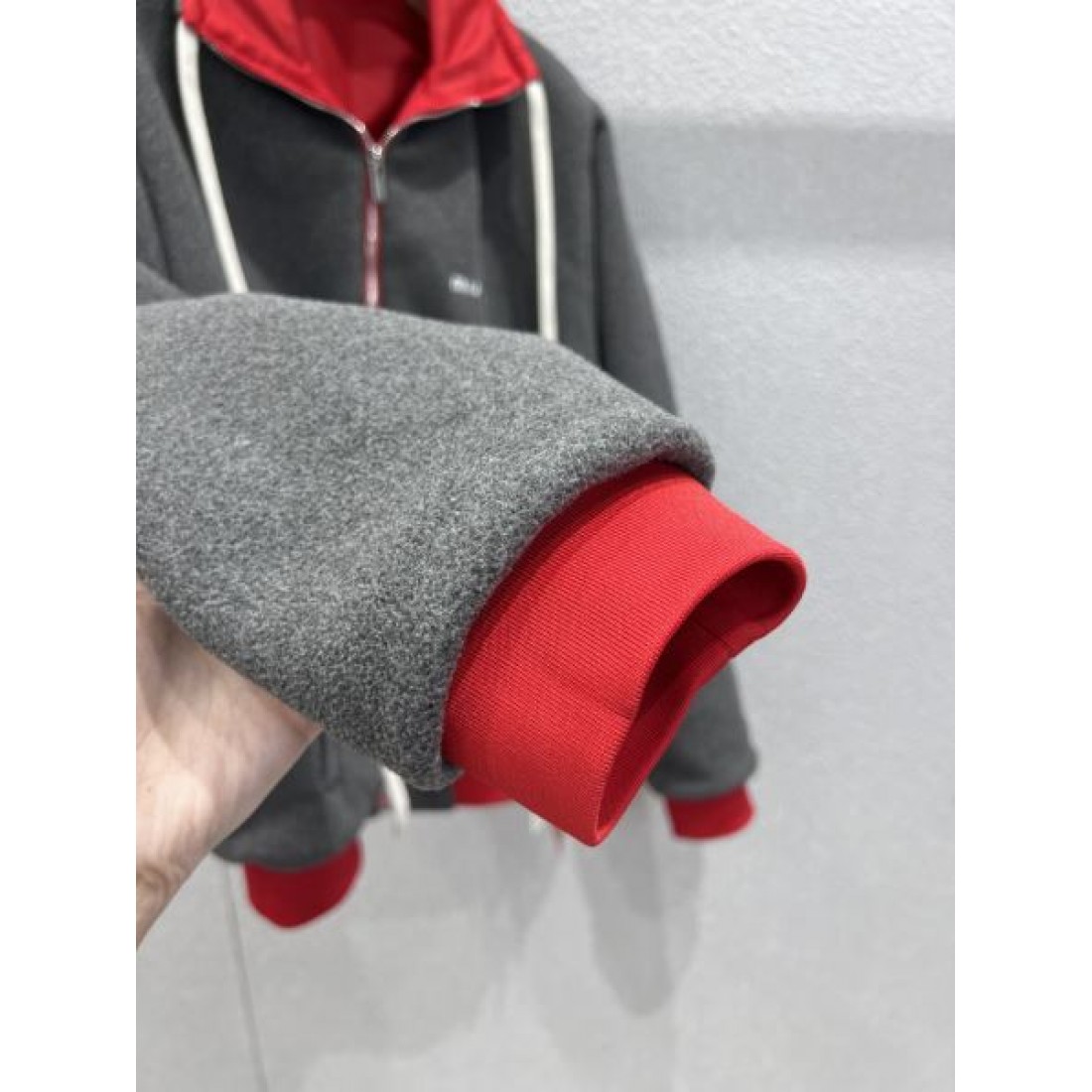 上品 フェミニン MIU MIU ミュウミュウ スーパーコピー ジャケット 洗練感