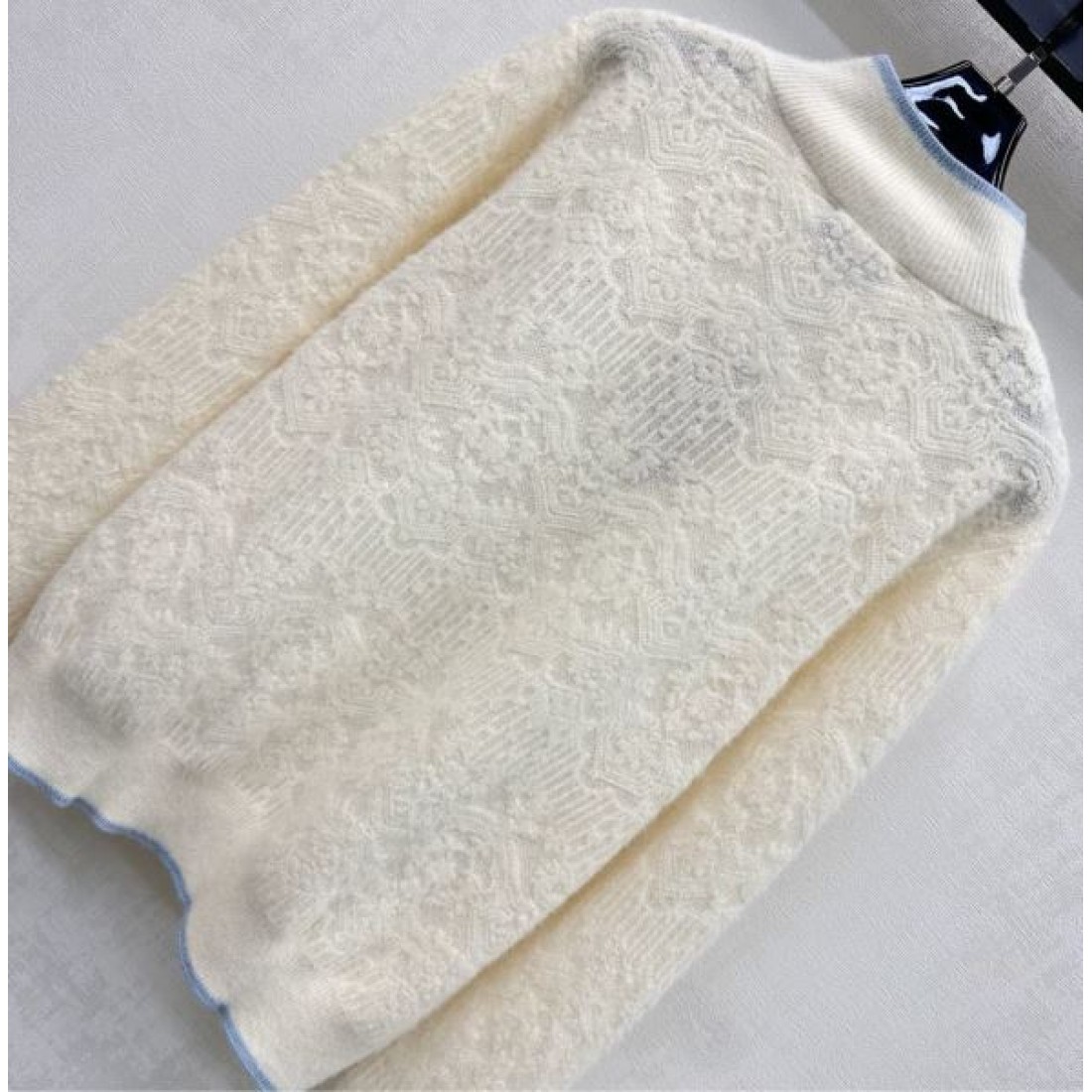  柔らか 上質 MIU MIU ミュウミュウ スーパーコピー ニットカーディガン 快適