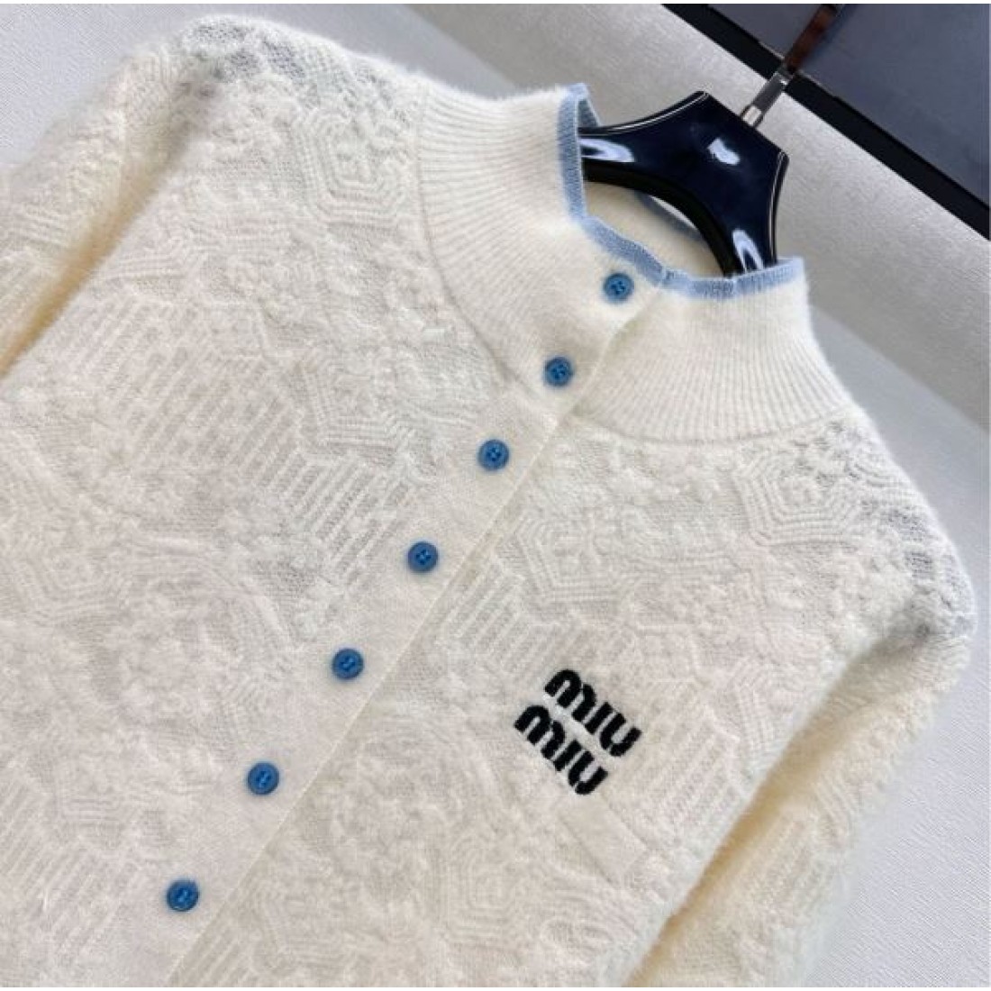  柔らか 上質 MIU MIU ミュウミュウ スーパーコピー ニットカーディガン 快適