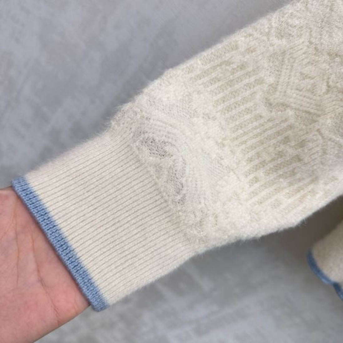  柔らか 上質 MIU MIU ミュウミュウ スーパーコピー ニットカーディガン 快適