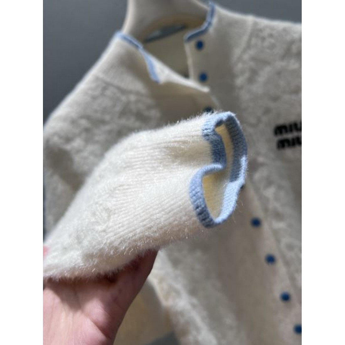 ガーリー 繊細 MIU MIU ミュウミュウ スーパーコピー ニットカーディガン 軽量