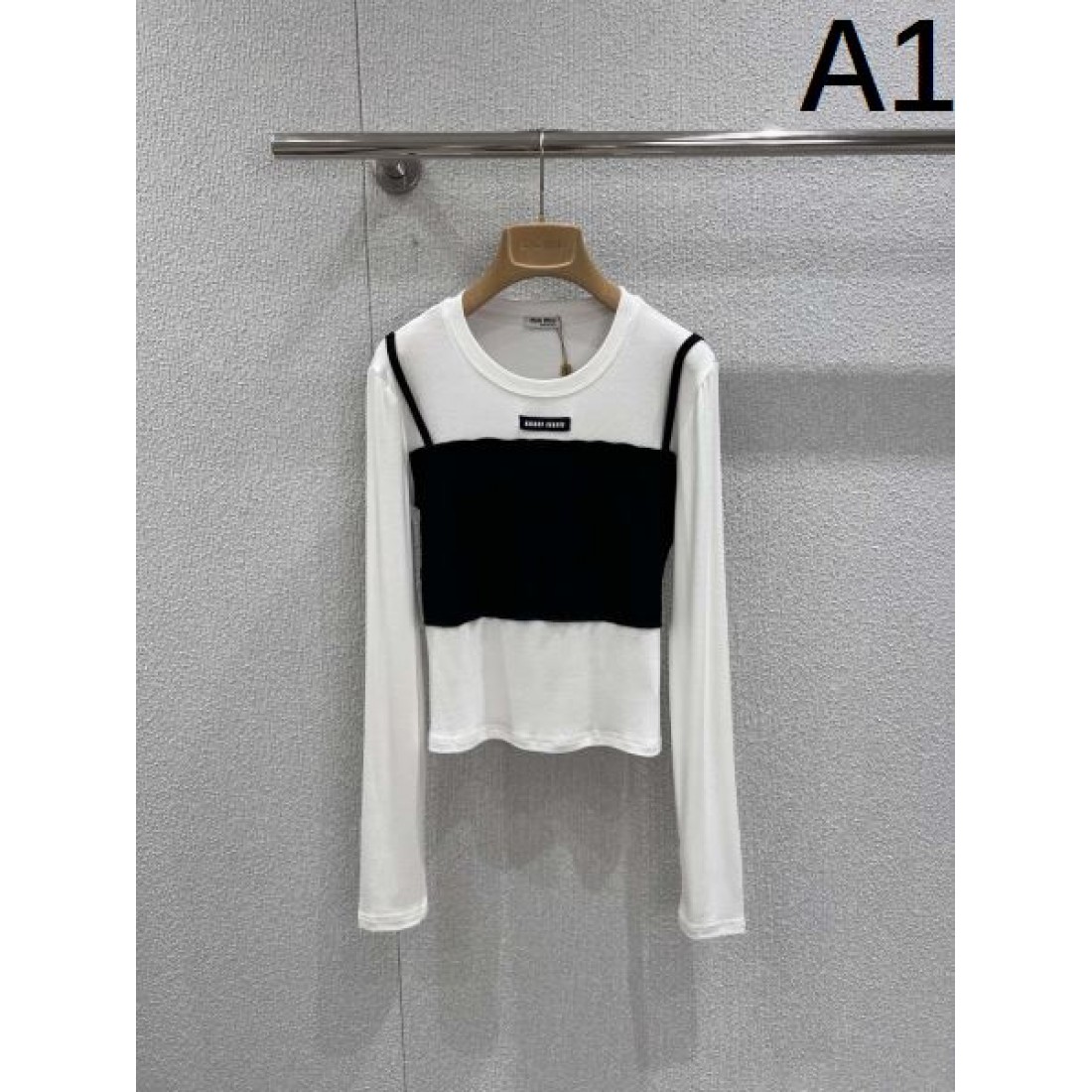 シンプル 清楚 MIU MIU ミュウミュウ スーパーコピー 長袖Tシャツ 万能