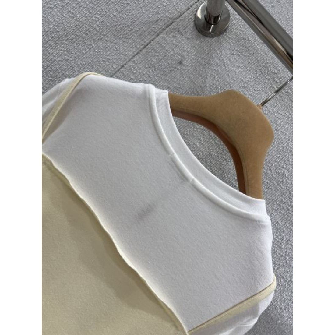 シンプル 清楚 MIU MIU ミュウミュウ スーパーコピー 長袖Tシャツ 万能