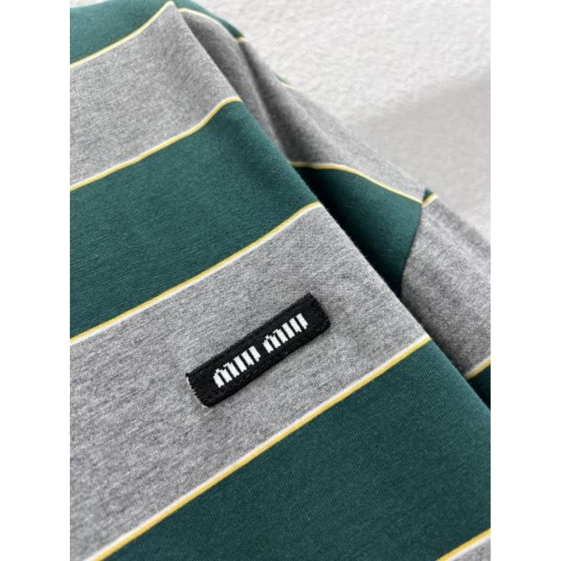 モダン 抜け感 MIU MIU ミュウミュウ スーパーコピー スウェット 定番