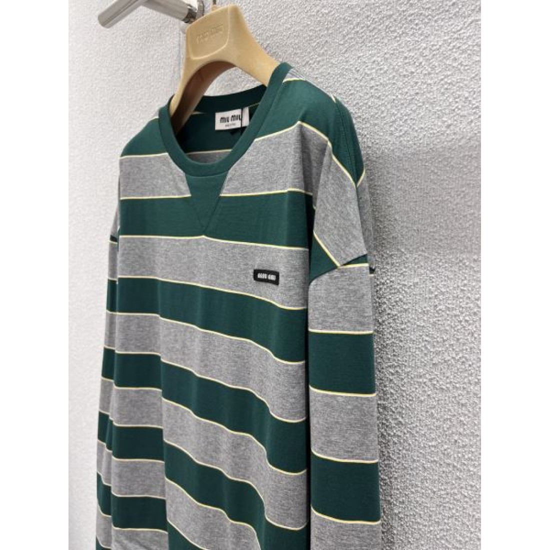 モダン 抜け感 MIU MIU ミュウミュウ スーパーコピー スウェット 定番