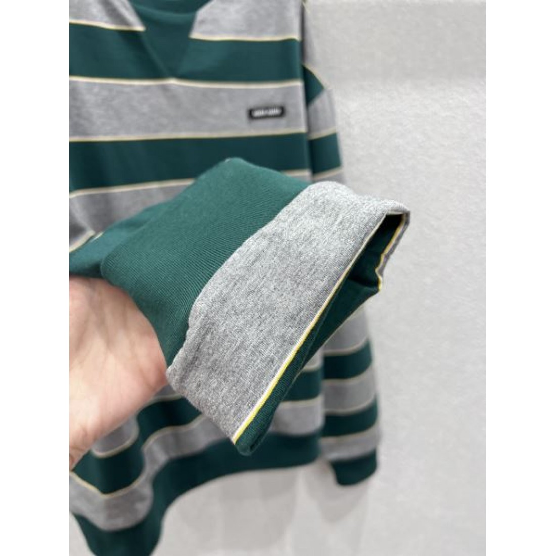 モダン 抜け感 MIU MIU ミュウミュウ スーパーコピー スウェット 定番