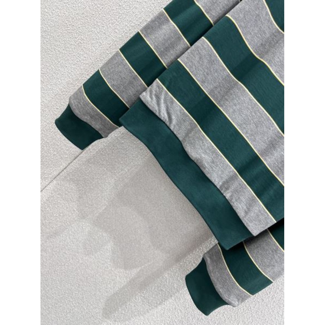 モダン 抜け感 MIU MIU ミュウミュウ スーパーコピー スウェット 定番