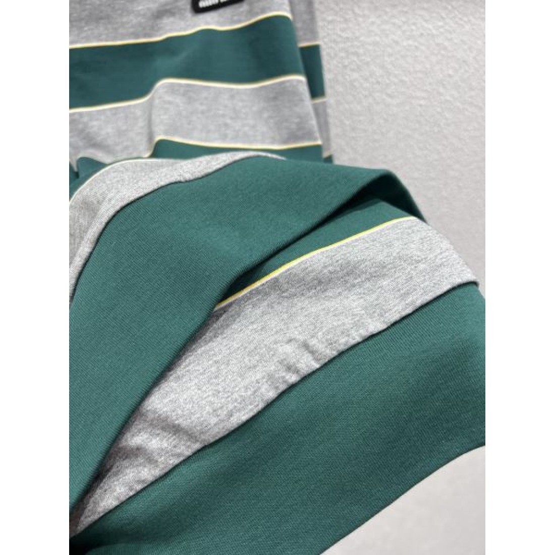 モダン 抜け感 MIU MIU ミュウミュウ スーパーコピー スウェット 定番