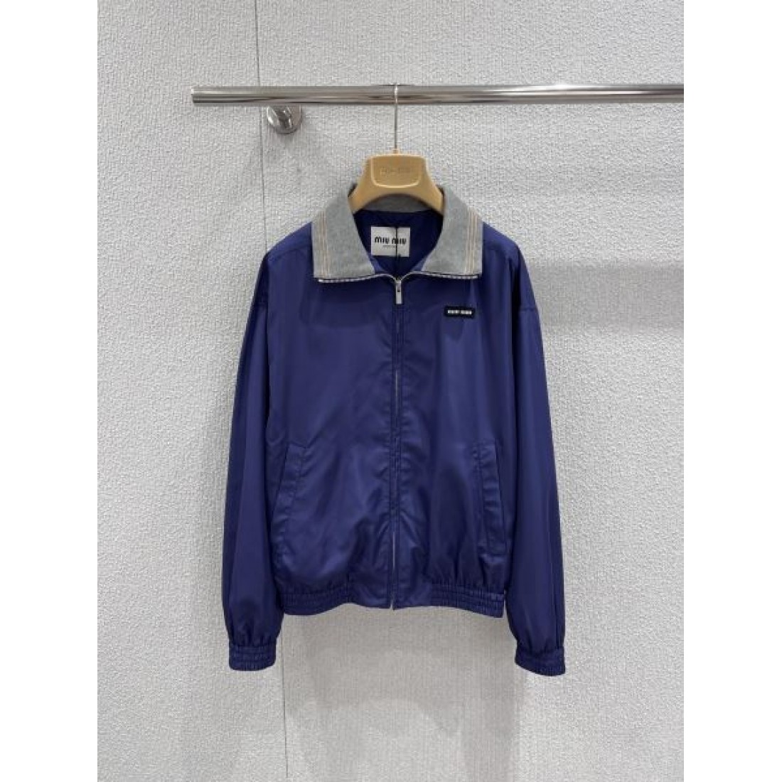 華やか 立体的 MIU MIU ミュウミュウ スーパーコピー ジャケット 高級感
