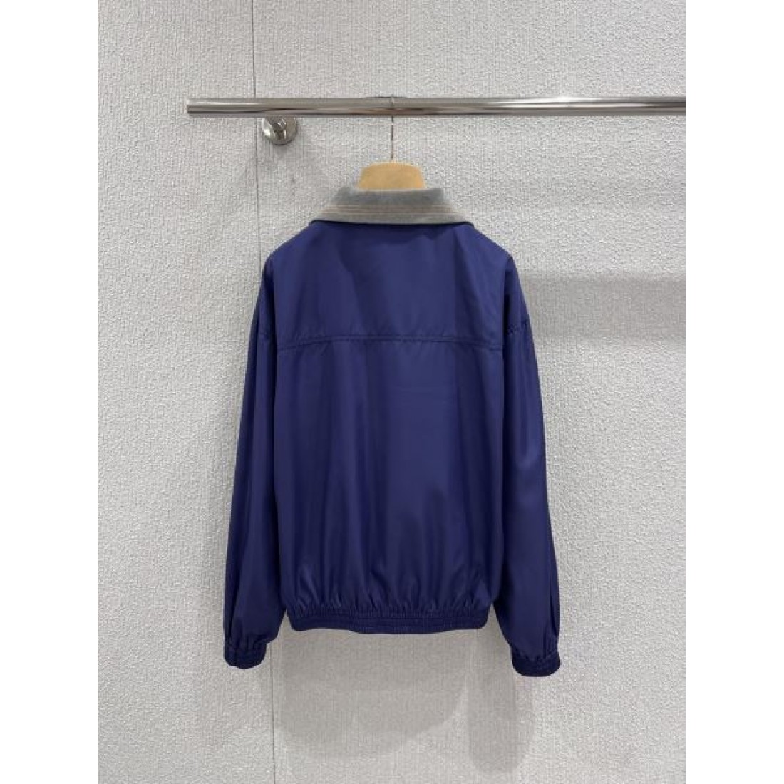 華やか 立体的 MIU MIU ミュウミュウ スーパーコピー ジャケット 高級感