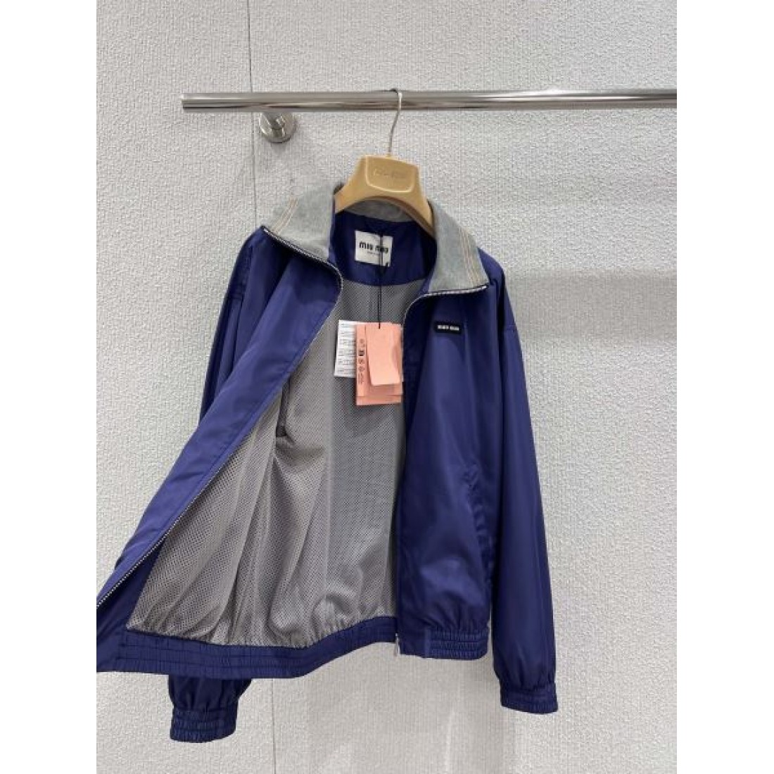 華やか 立体的 MIU MIU ミュウミュウ スーパーコピー ジャケット 高級感