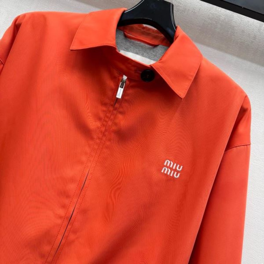 トレンド感 上質感 MIU MIU ミュウミュウ スーパーコピー ジャケット 注目