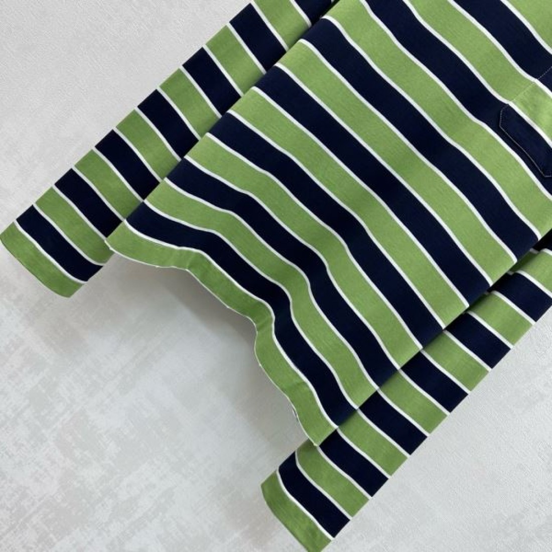 洗練 ベーシック PRADA プラダ スーパーコピー 長袖Tシャツ 実用的