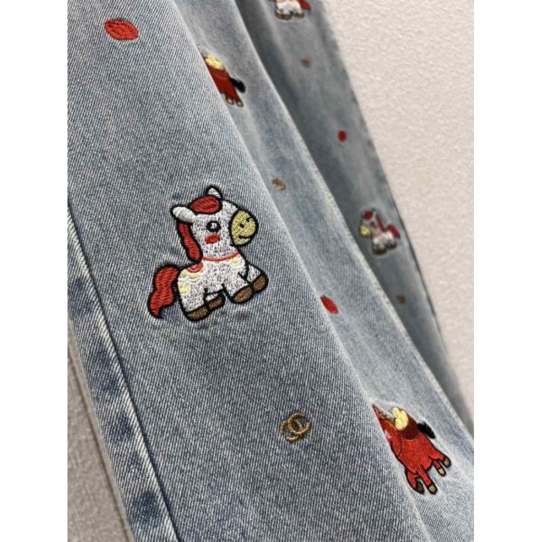 ラグジュアリー 端正 CHANEL シャネル スーパーコピー デニムパンツ 存在感