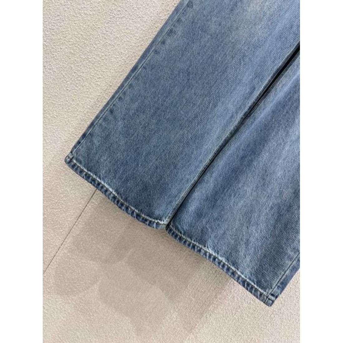  シンプル 端正 LOEWE ロエベ スーパーコピー デニムパンツ 耐久性